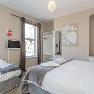 The Avenue Guest house